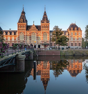 Rijksmuseum Amsterdam in golden hour